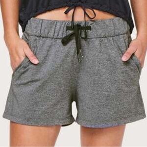Lululemon on the Fly short 2.5 size 6